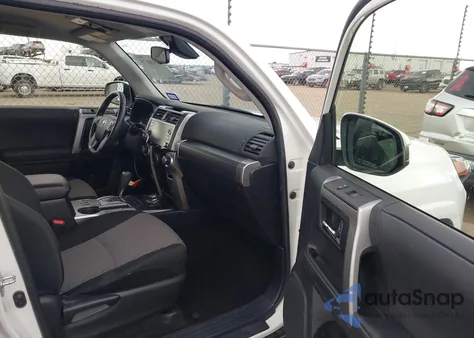 2023 Toyota 4Runner Sr5 z USA, uszkodzony, nr VIN JTEMU5JR0P6135434